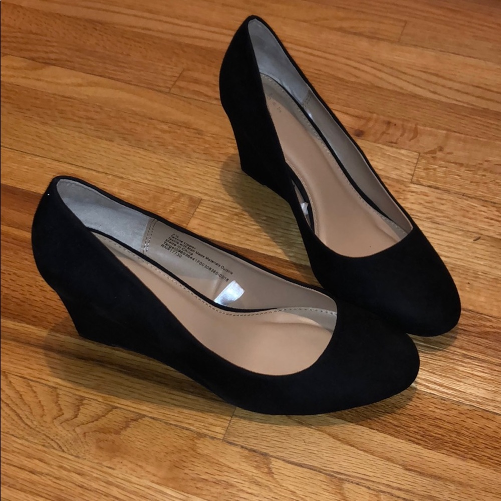 NWOT Black Suede Wedges